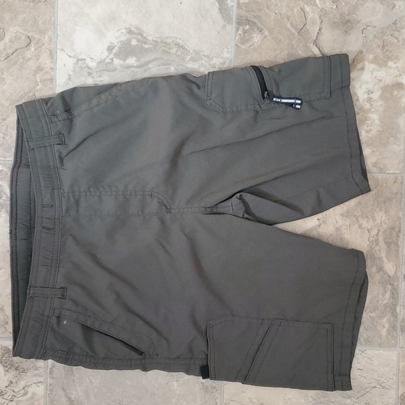 Wrangler Shorts - Picture 2 of 6